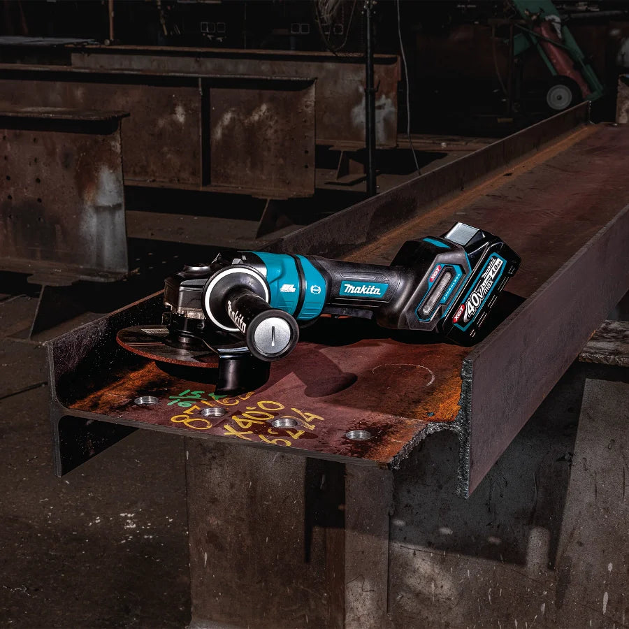 Makita GAG14M1 40V max XGT® Brushless Cordless 4‑1/2” / 6" Paddle Switch Angle Grinder Kit, with Electric Brake (4.0Ah) - Grip Support Store